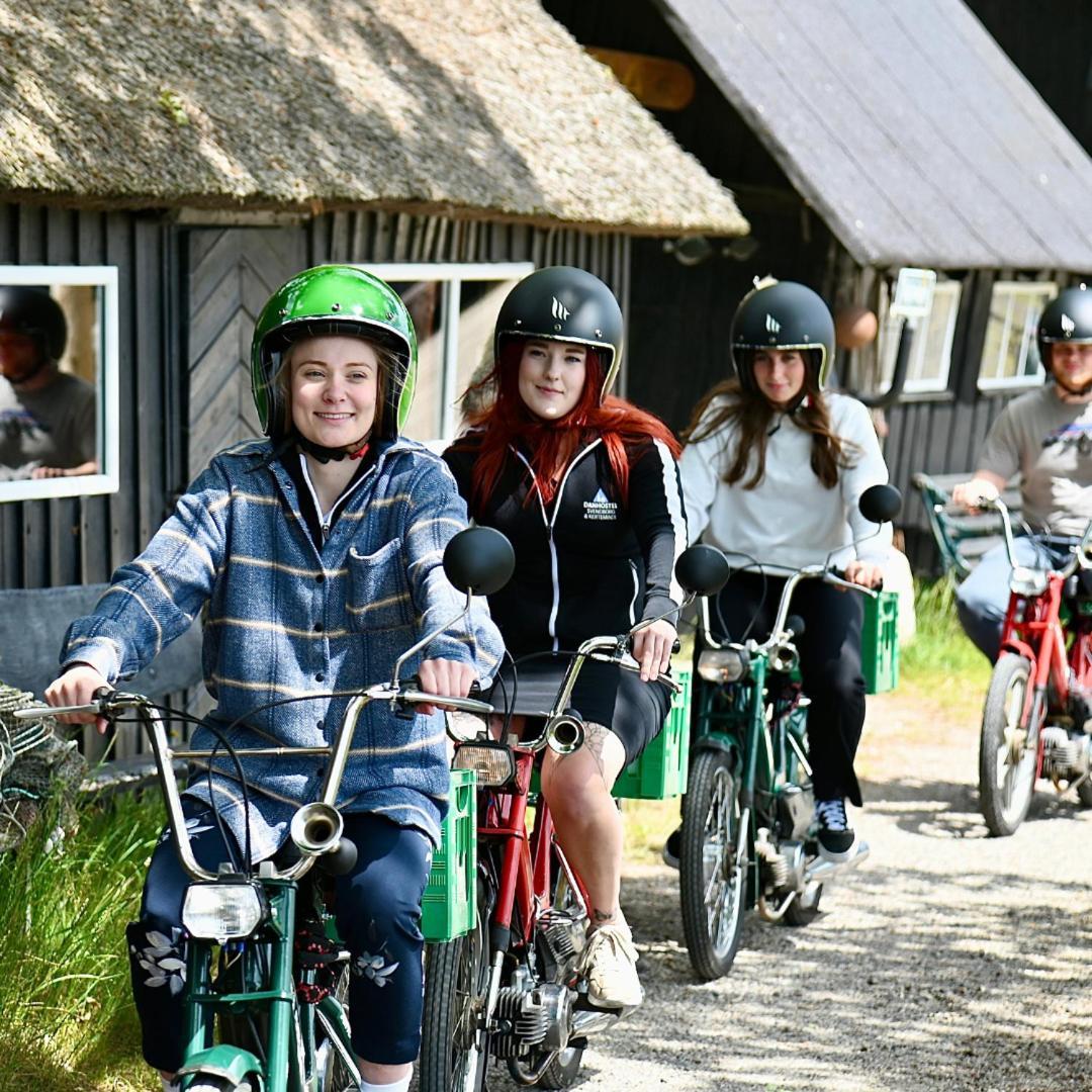Albergue Stoberiet Svendborg Exterior foto Danish children on bicycles