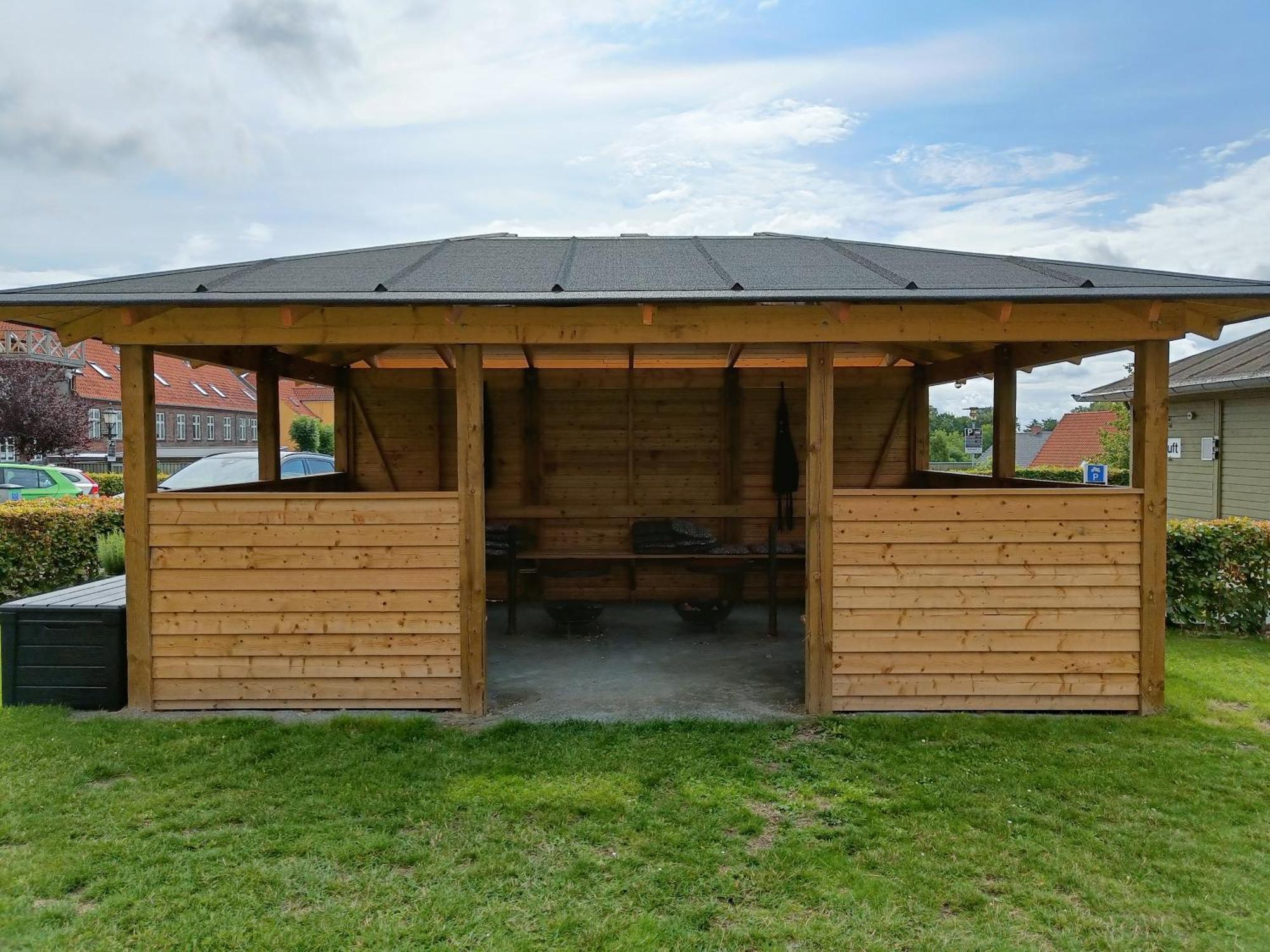 Albergue Stoberiet Svendborg Exterior foto A wooden gazebo