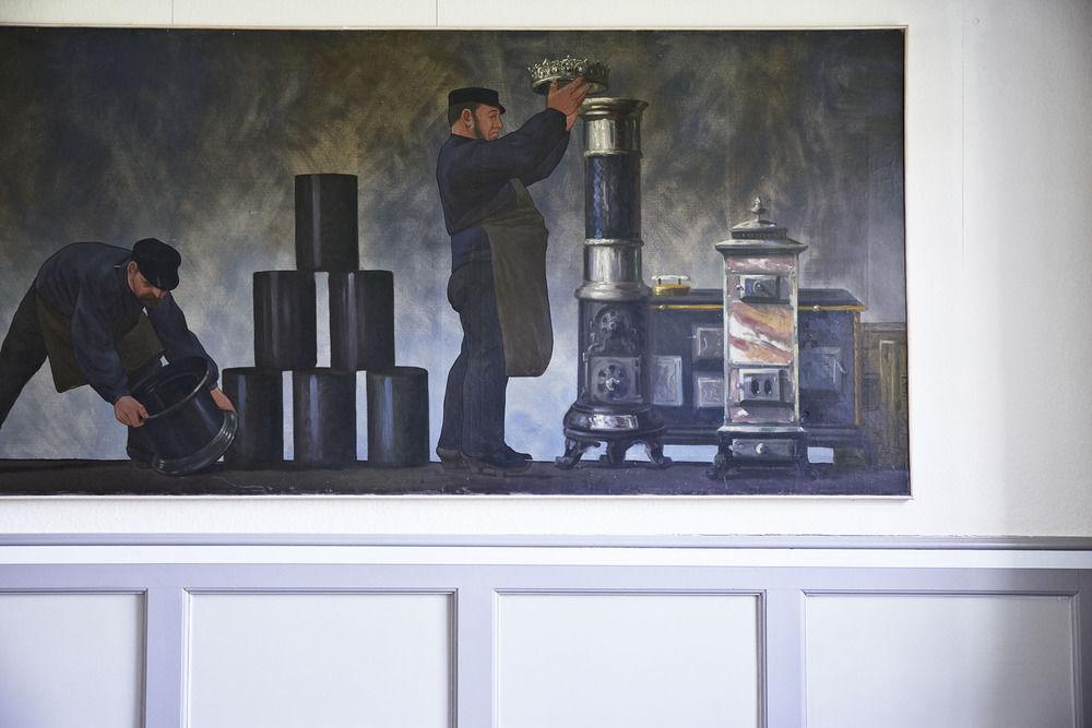 Albergue Stoberiet Svendborg Exterior foto The painting in the station
