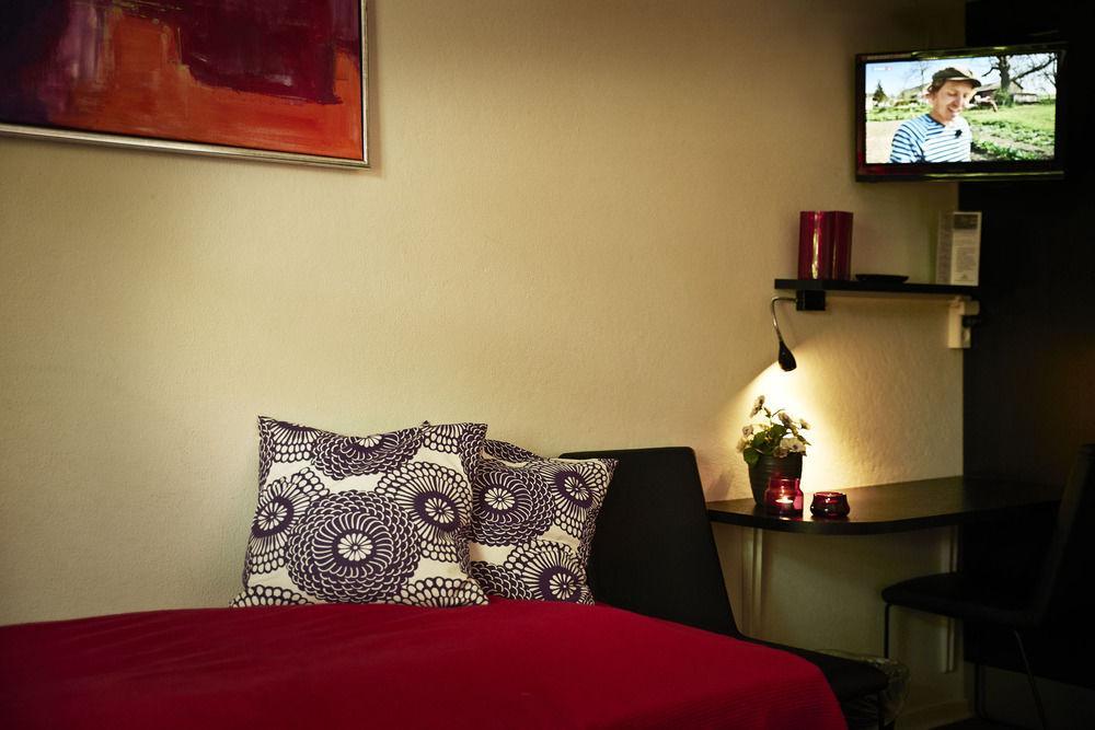 Albergue Stoberiet Svendborg Exterior foto A room at the hotel