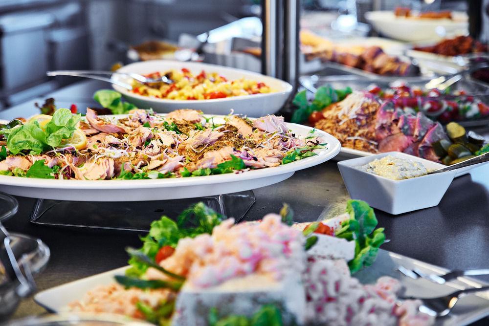 Albergue Stoberiet Svendborg Exterior foto A salad bar