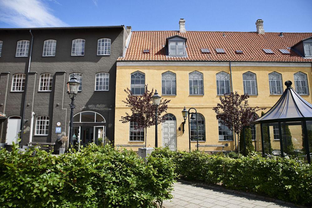 Albergue Stoberiet Svendborg Exterior foto The Yellow House
