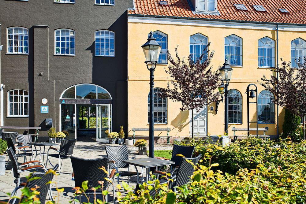 Albergue Stoberiet Svendborg Exterior foto The former town hall of Sønderborg