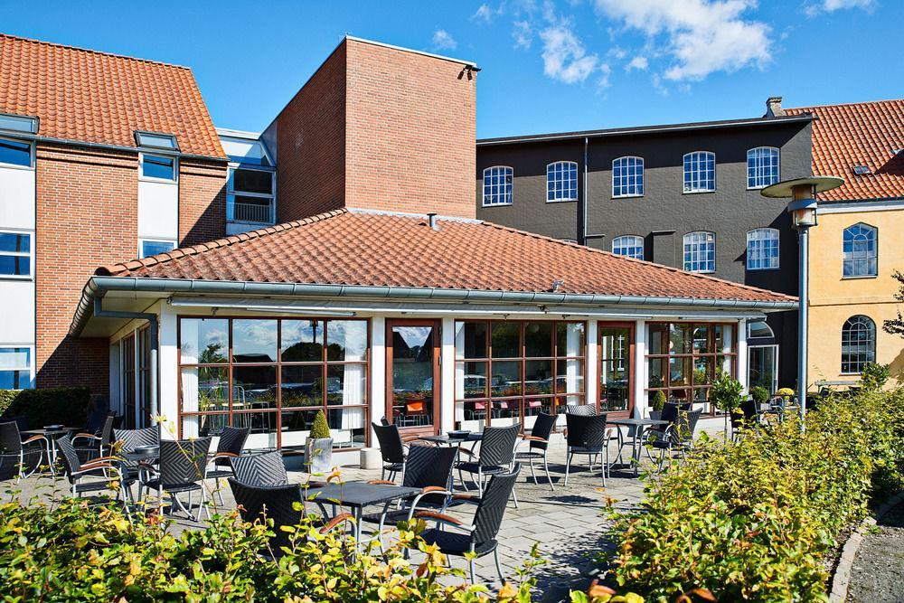 Albergue Stoberiet Svendborg Exterior foto The University of Copenhagen's main library