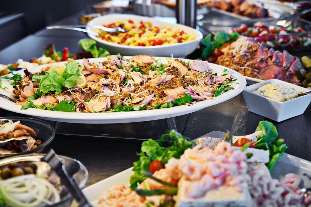 Albergue Stoberiet Svendborg Exterior foto A salad bar