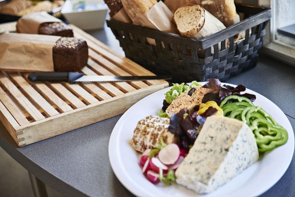 Albergue Stoberiet Svendborg Exterior foto A cheese platter