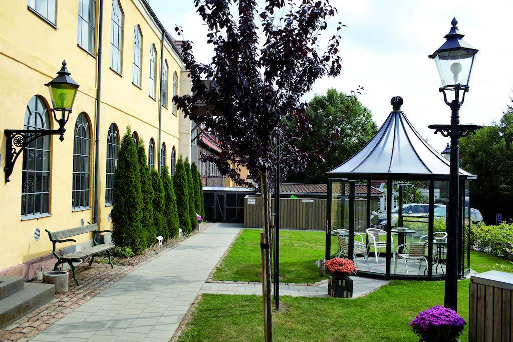 Albergue Stoberiet Svendborg Exterior foto The courtyard of the former school