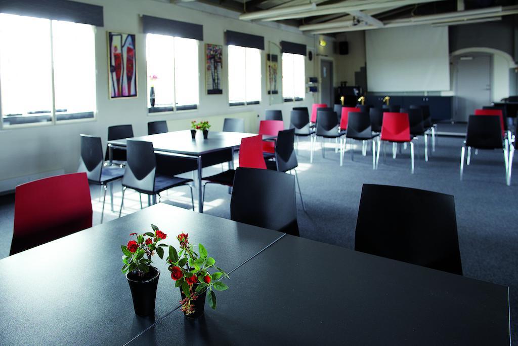 Albergue Stoberiet Svendborg Exterior foto The dining room at the International Centre