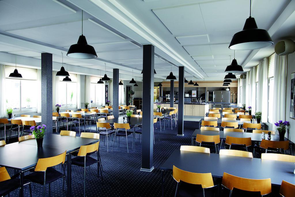 Albergue Stoberiet Svendborg Exterior foto The cafeteria at the University of Copenhagen