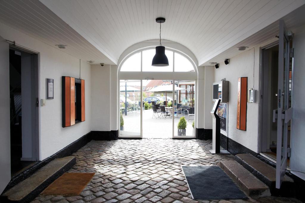 Albergue Stoberiet Svendborg Exterior foto Entrance to the hotel